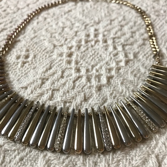 Ann Taylor Jewelry - ANN TAYLOR Beautiful statement necklace